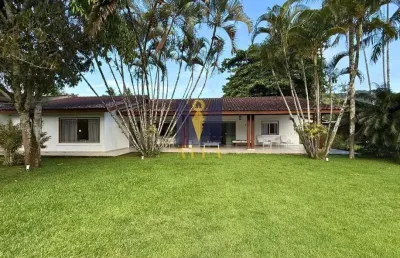 Casa mais de mil m² de terreno na praia do lázaro, ubatuba/sp