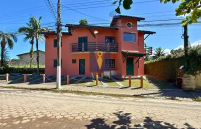 Imóvel com 4 apartamentos + 1 kitnet a 500 metros praia do lázaro.