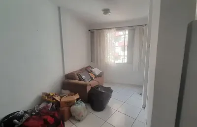 Apartamento 1 dormitório próximo a praia com vista parcial do mar