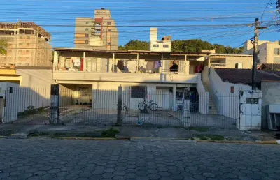 Prédio á venda com 05 kitinetes no bairro tabuleiro em camboriú