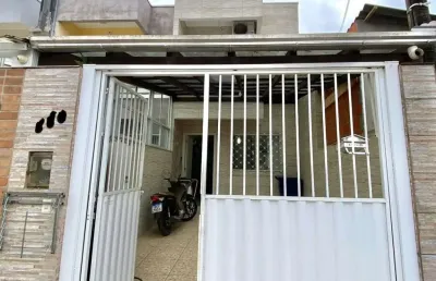 Casa com 2 quartos à venda na Rua Bucareste, 356, Santa Regina, Camboriú