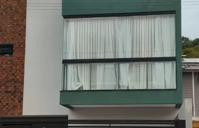 Lindo sobrado com 3 suítes sendo uma master em camboriú