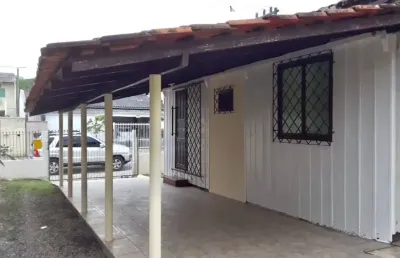 Casa escriturada com 3 quartos no bairro monte alegre em camboriú