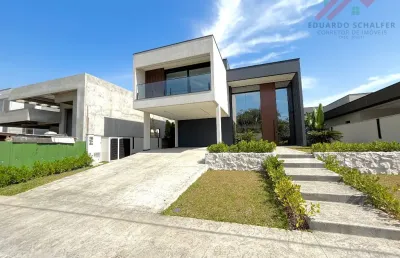 Linda casa 5 suites , 590 m²  construídos , com uma linda piscina