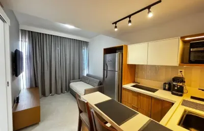 Excelente quarto e sala no blue barra | mobiliado e decorado