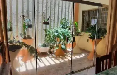 Casa para venda em uberlândia, jardim karaiba, 4 dormitórios, 2 suítes, 5 banheiros, 3 vagas