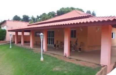 Chácara 2.500m2 no terras de itaici com 3 casas, sendo 5 suítes no total