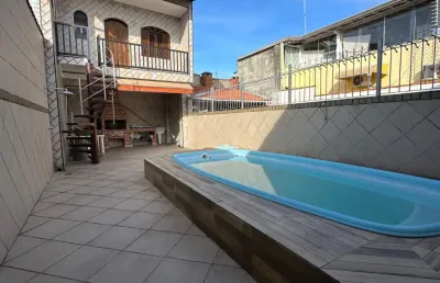 Casa com piscina 3 dormitórios sendo uma suite , edicula e area gourmet