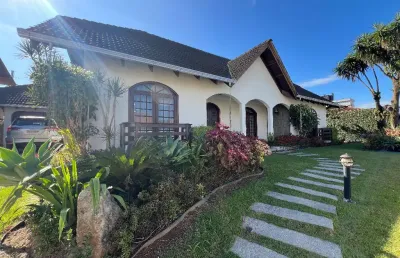 Casa com 4 quartos à venda na Rua Madeira, Guanabara, Joinville