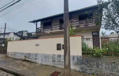 Vende-se sobrado com salas comerciais floresta-joinville.