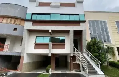 Lindo sobrando para alugar no bairro alto em curitiba!!