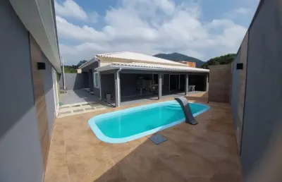 Casa  - 200 m² - 03 dormitórios - 02 suites - 04 banheiros - piscina