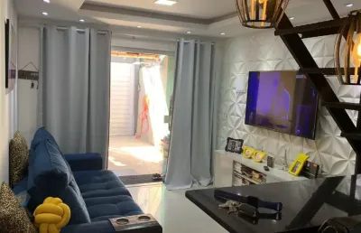 Casa duplex - 50 m² - 02 dormitórios - quintal - garagem