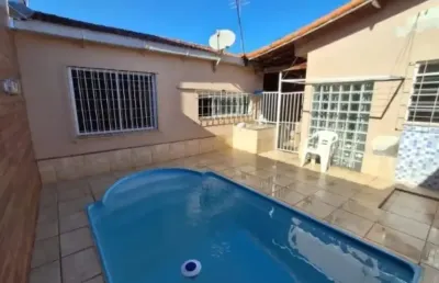 Casa linear - 120 m² - 02 dormitórios - suite - quintal