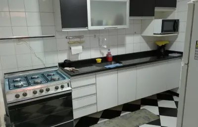 Casa duplex - 72 m² - 02 dormitórios - quintal - sacada - varanda - churrasqueira -garagem