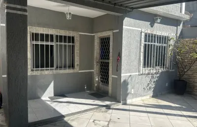 Casa duplex -  200 m² - 03 dormitórios - suite - varanda - terraço - churrasqueira