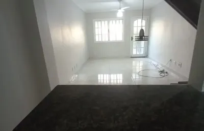 Casa duplex tipo colonial  70 m² - 02 dormitórios - varanda - quintal-  piscina