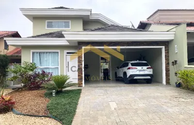 Linda casa em condomínio fechado no bairro iririú em joinville!