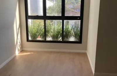 Lindo sobrado novo à venda com 3 quartos e 2 vagas no bairro bom retiro em joinville