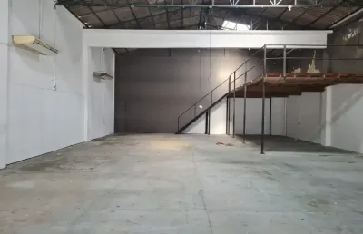 Barracão / Galpão / Depósito com 3 salas à venda no Floresta, Porto Alegre 