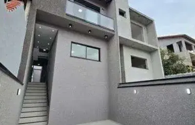 Sobrado à venda no bairro jardim universo em mogi das cruzes, com 3 dormitórios, sendo 1 suíte com sacada em vidro