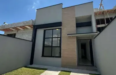 Casa moderna com 2 dormitórios suíte master e amplo quintal à venda