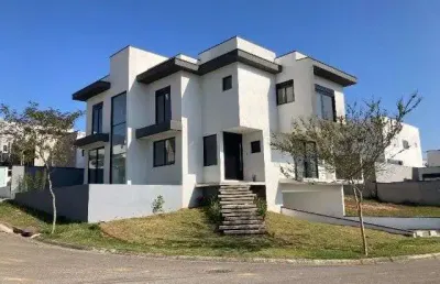 Residencial granja anita - sobrado moderno com 3 suítes, varanda gourmet e ampla área externa em mogi das cruzes