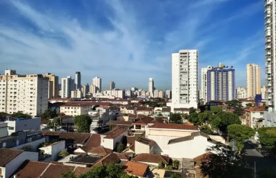 Apartamento com 1 dormitório e vaga demarcada no bairro do embaré