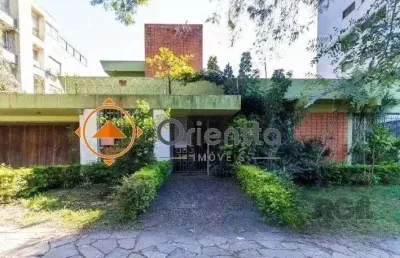 Imobiliária orientta aluga excelente casa com living amplo e 3 dormitórios