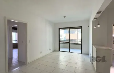 Cobertura com 174m², de frente, 3 dormitórios, em ótima localização no menino de