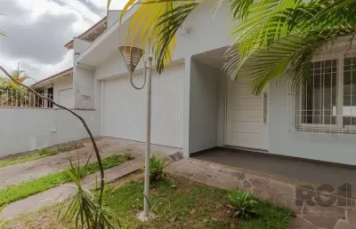 Casa 03 quartos, 02 vagas,próxima à assis brasil e sertório.