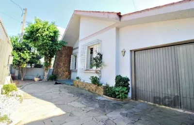 Casa 4 dormitórios, 2 vagas, em rua tranquila próxima a rua oscar pereira