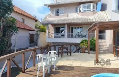 Casa de 307m² - 3 dormitórios, piscina, 4 vagas no bairro espírito santo