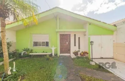 Excelente casa de 70m² com 3 dormitórios no bairro sarandi.