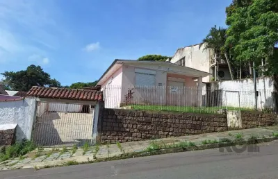 Terreno com casa com 3 quartos, vaga de garagem, no bairro ipanema, porto alegre