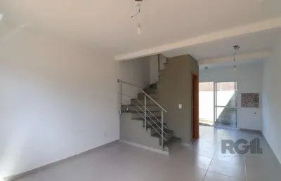 Casa estilo sobrado com 2 quartos e pátio, à venda no bairro vila nova, em porto