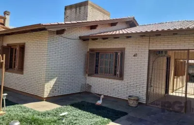 Casa com 2 quartos à venda na Rua Moacyr Godoy Ilha, 40, Guarujá, Porto Alegre