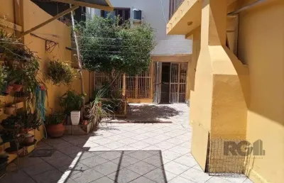 Casa com 4 quartos à venda na Avenida Frei Henrique de Coimbra, 96, Vila Ipiranga, Porto Alegre