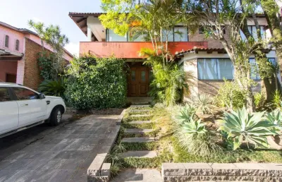 Excelente casa em condominio fechado com 440,60m dormitórios, sendo 2 suítess