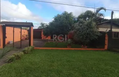 Casa com 3 quartos à venda na Rua Santa Mônica, 2755, Ponta Grossa, Porto Alegre