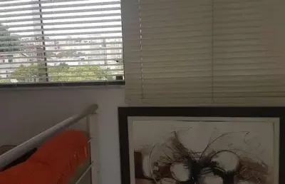 Apartamento de um quarto, suíte e uma vaga de garagem no bairro mont´serrat