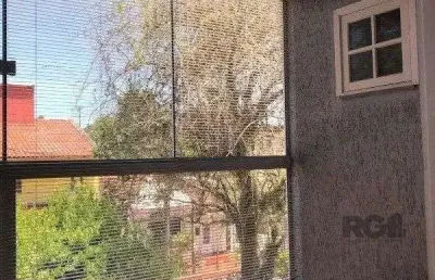 Vende-se casa estilo sobrad, no formado de 2 residencias independentes, 4 quarto