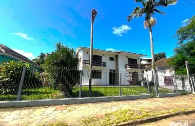 Casa com 351,60m2 de área construída em propriedade de 743m2 no bairro jardim ca