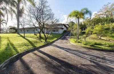 Casa condomínio a venda -  5 dormitórios, sendo 2 suítes, a master com lareira,