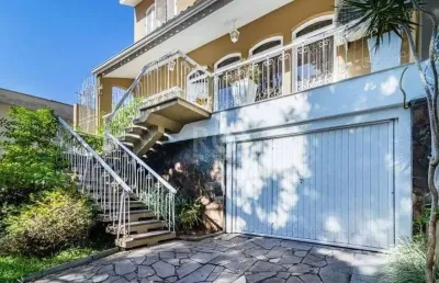 Excelente casa de 264m² com 4 dormitórios no bairro menino deus