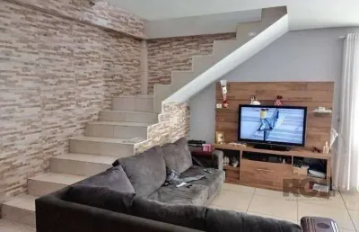 Casa de 191m² com 4 dormitórios, churrasqueira e piscina.
