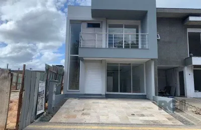 Excelente sobrado de 150m² com 4 dormitórios e 2 vagas.
