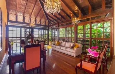 Casa com 400m² privativos e 1000m² de terreno, com vista. um paraíso no morro ap