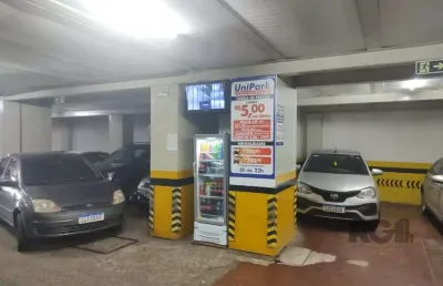 Vende pavilão, garagem de estacionamento para 100 carros, 2.400m² com salas para