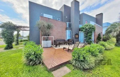 Excelente sobrado de esquina,  com vista para o lago,  próximo ao clube social,